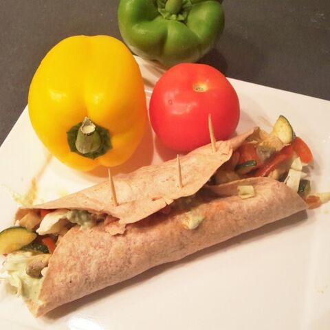 Illustratie bij: Hier scoor je punten mee: kipburrito’s, eindelijk met je handen eten!