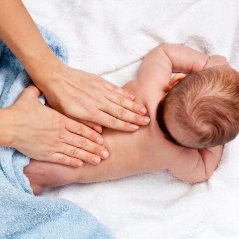 Illustratie bij: Ontspannend, helend en gewoon leuk: babymassage!