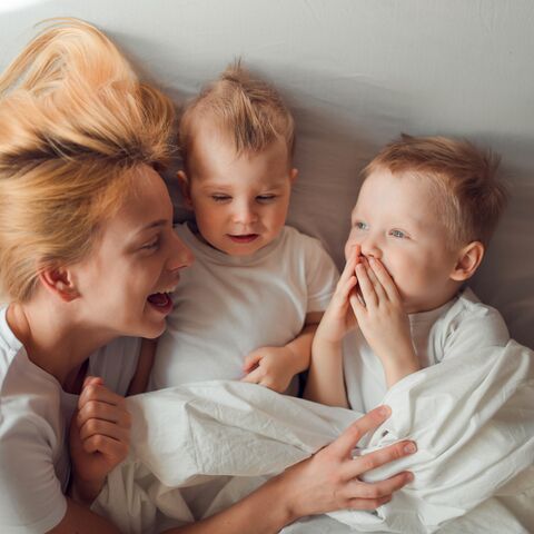 Illustratie bij: Als je niet goed weet hoe je je aandacht over twee kinderen moet verdelen