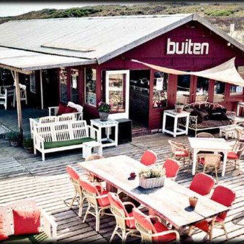 Illustratie bij: Weer of geen weer, bij strandpaviljoen Buiten is het altijd fijn