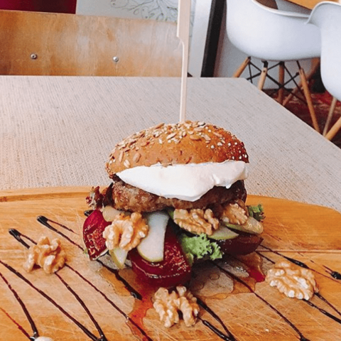 Illustratie bij: De allerlekkerste (kinder)burgers eet je bij Ingeburgerd in Zwolle