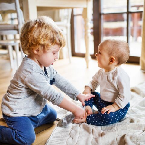 Illustratie bij: Waarom het zo zwaar is om een peuter en een baby te hebben