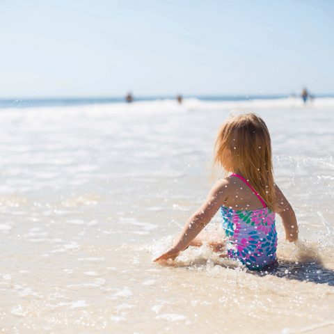 Illustratie bij: Op vakantie met een introvert kind: waarom het geen non-stop feestje hoeft te zijn