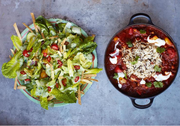 Illustratie bij: Heerlijke vegetarische chili met tortilla- en avocadosalade