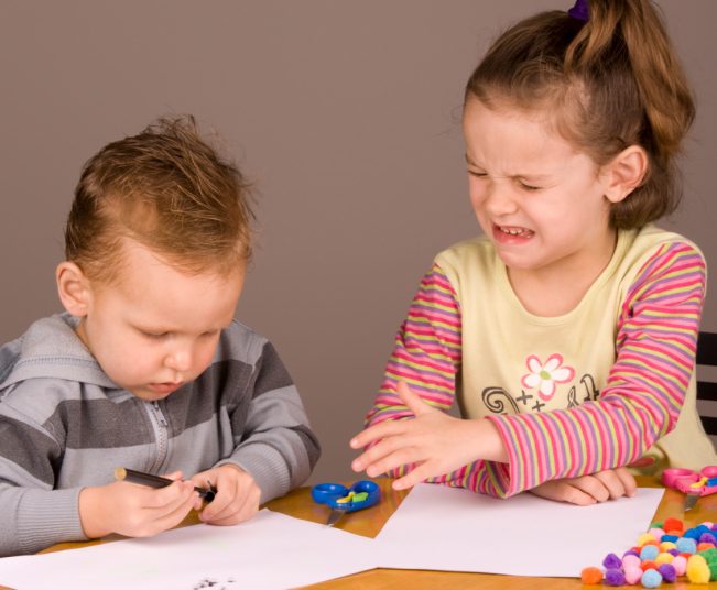 Illustratie bij: 22 Idiote dingen waar kinderen ruzie over maken