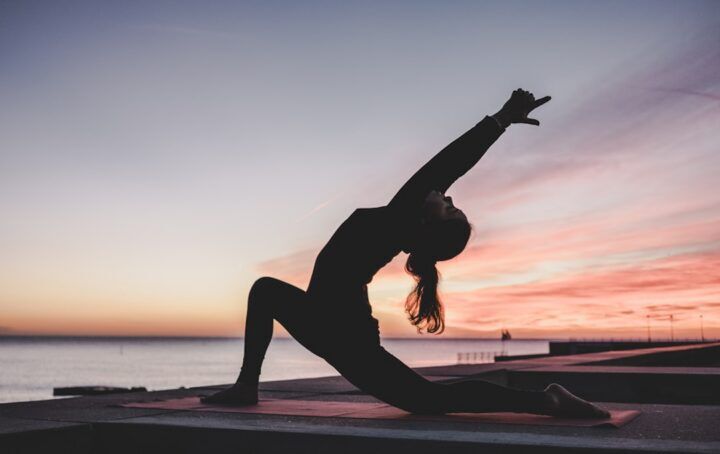 Illustratie bij: Yoga als mini-pauze voor ouders: minder stijfheid, meer lucht in je dag