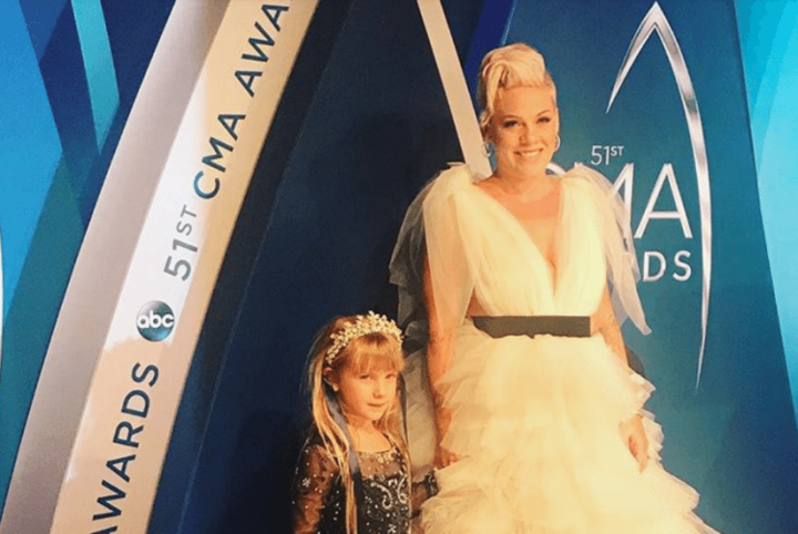 Ahh! Supermoeder P!nk had de allerschattigste date voor de CMA's